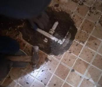 威海市卫生间漏水维修公司为您分享下卫生间渗水如何处理及注意事项